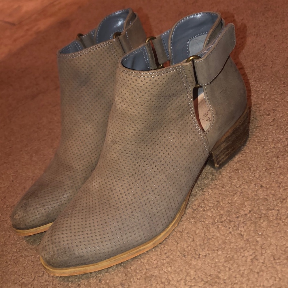 Caslon booties!